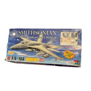 New  Smithsonian F/A 18 A Hornet  1:72